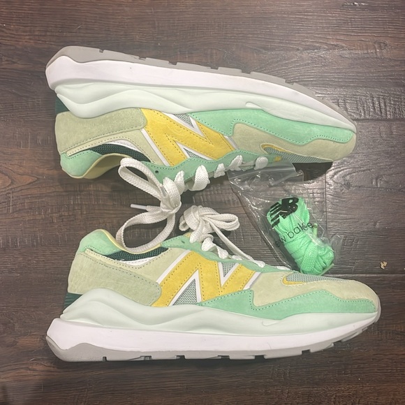 New Balance x Staud Collab size 7.5 lime/yellow - Picture 3 of 7